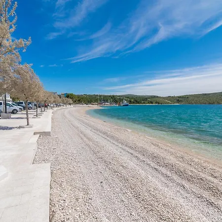 Beachfront Apartments Villa Sisa Primosten Exterior photo