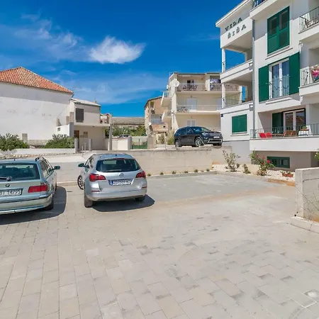 Beachfront Apartments Villa Sisa Primosten Exterior photo