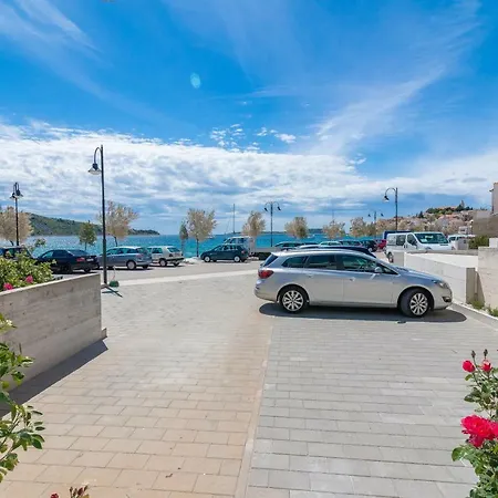 Beachfront Apartments Villa Sisa Primosten Exterior photo