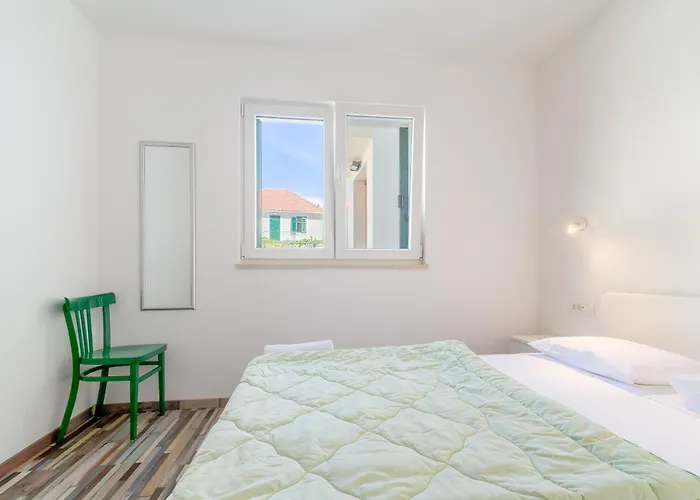 Beachfront Apartments Villa Sisa