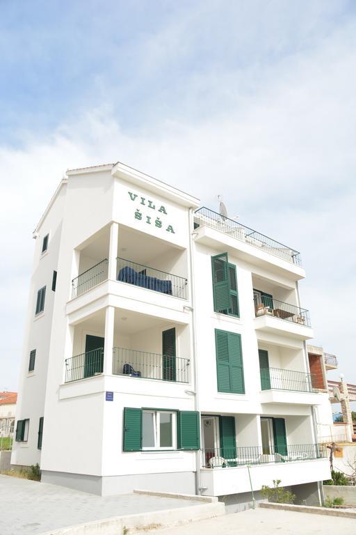 Beachfront Sisa Apartment