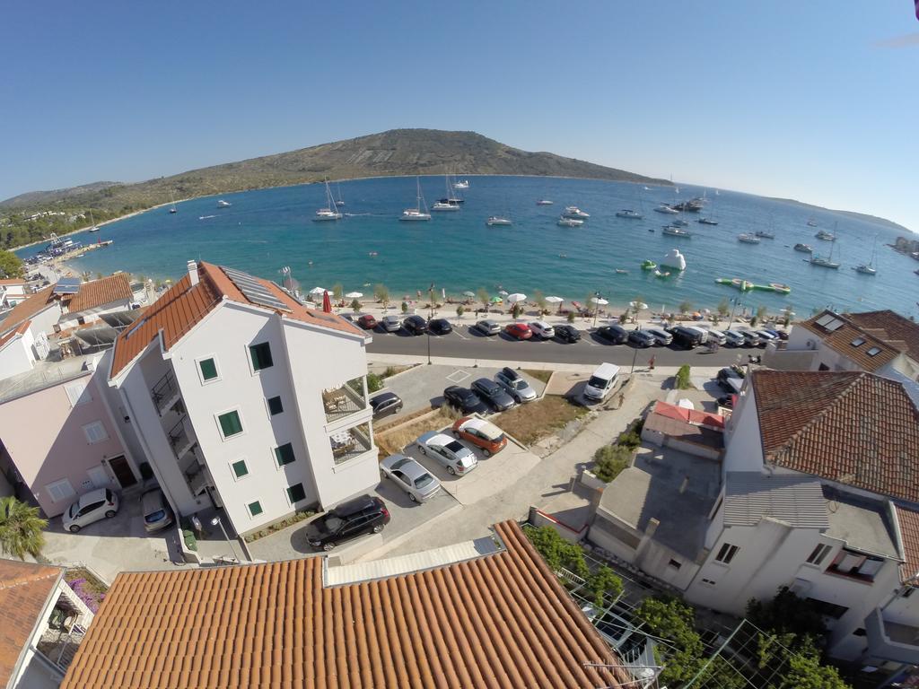 Beachfront Sisa Apartment Primosten