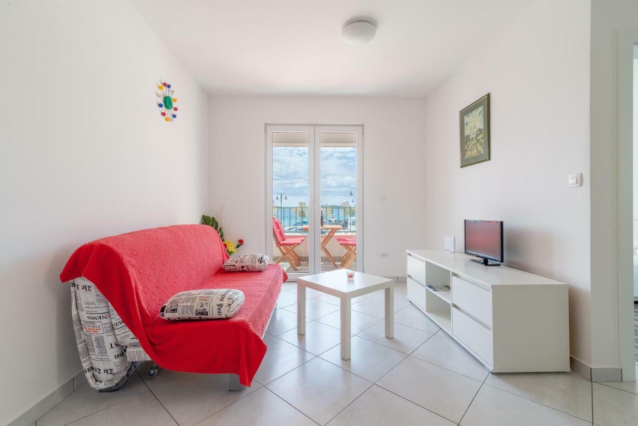 Beachfront Sisa Apartment