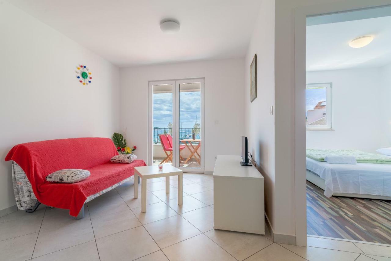 Apartment Beachfront Sisa *