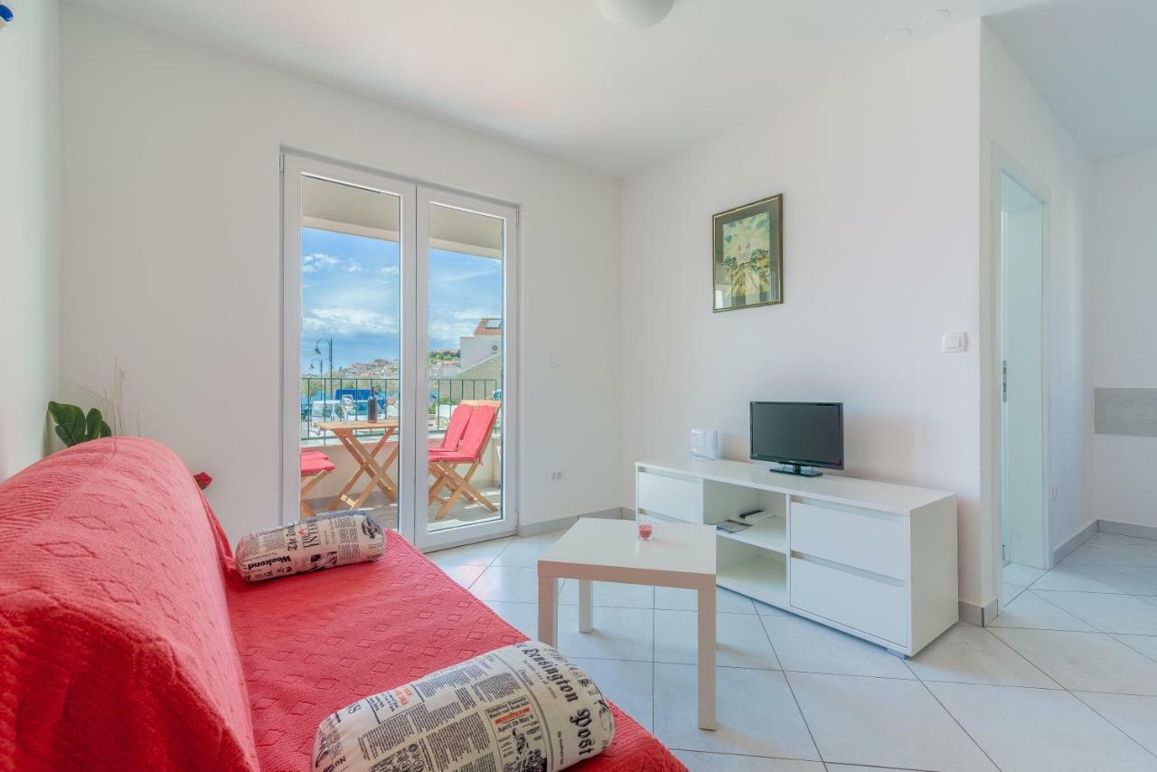 Beachfront Sisa Apartment *