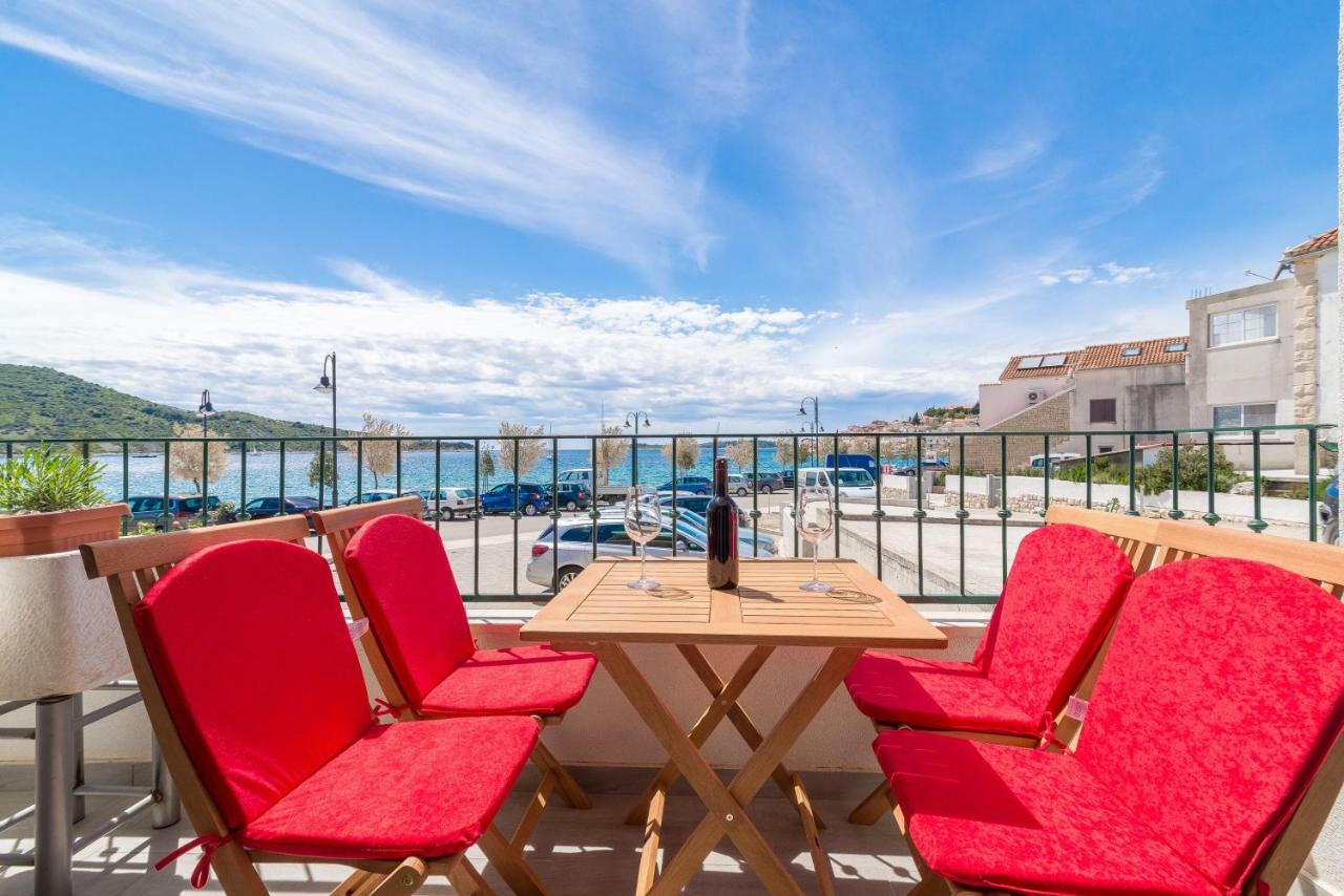 Beachfront Sisa Apartment Primosten